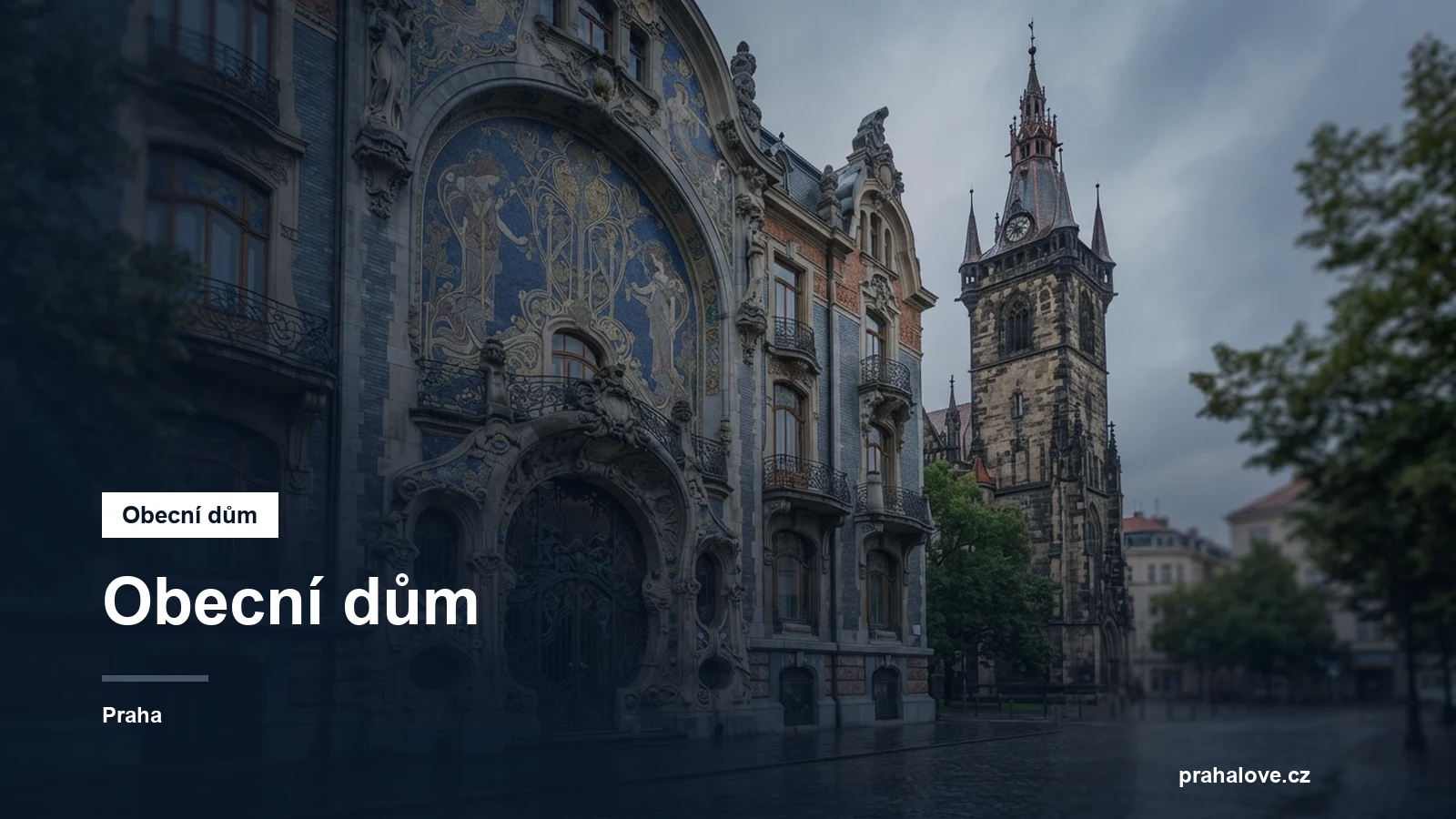 Secesní fasáda s mozaikou u brány