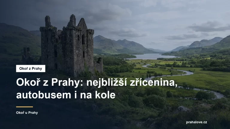 Zřícenina hradu na skalnatém pahorku nad údolím potoka
