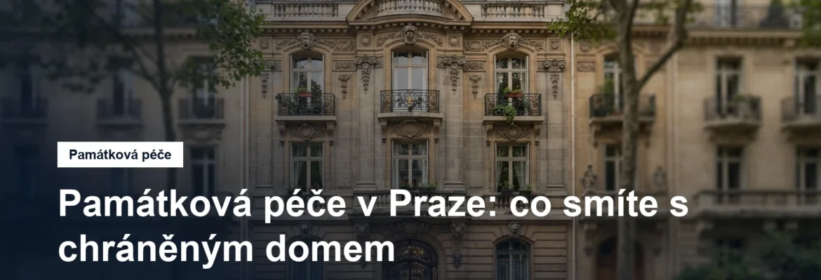 Historická fasáda činžovního domu se zdobnými okny