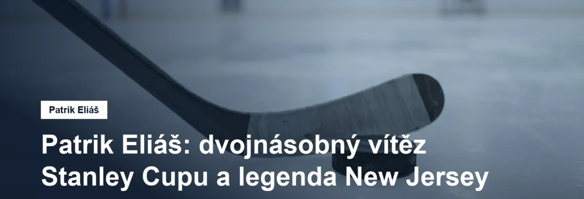 Hokejka a puk na ledové ploše