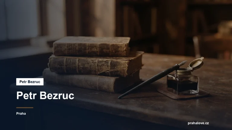 Staré knihy, plnicí pero a kalamář na psacím stole