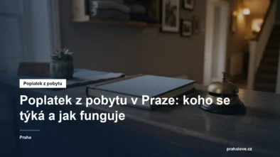 Recepční pult ubytování s knihou hostů a zvonkem