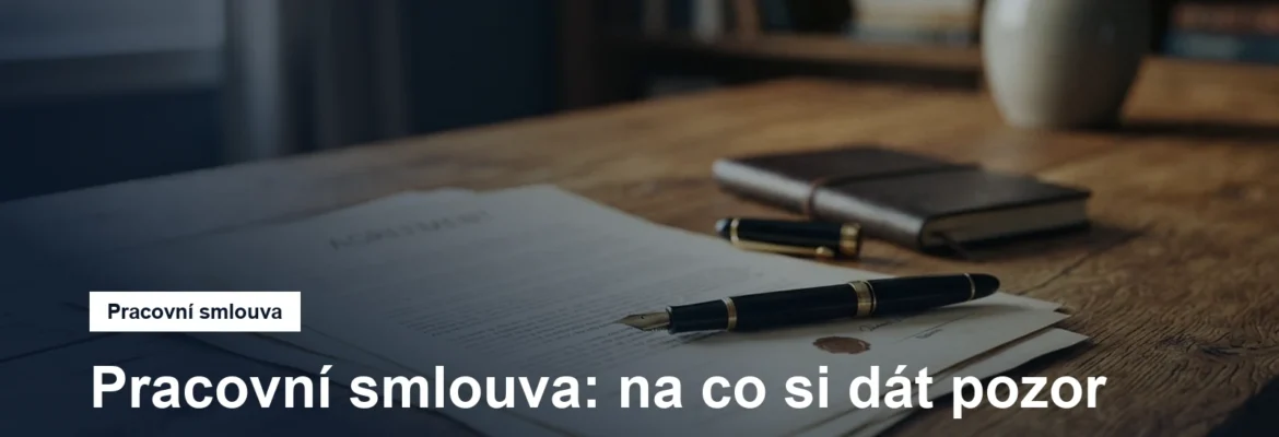 Podepisovaná listina a pero na stole