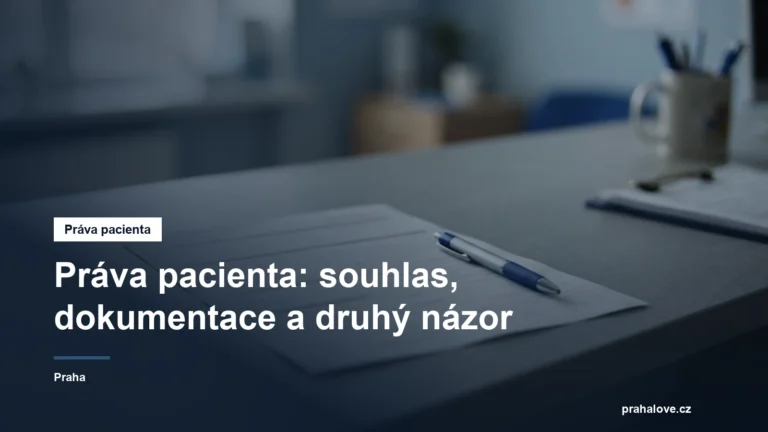 Formulář souhlasu a pero na stole ordinace