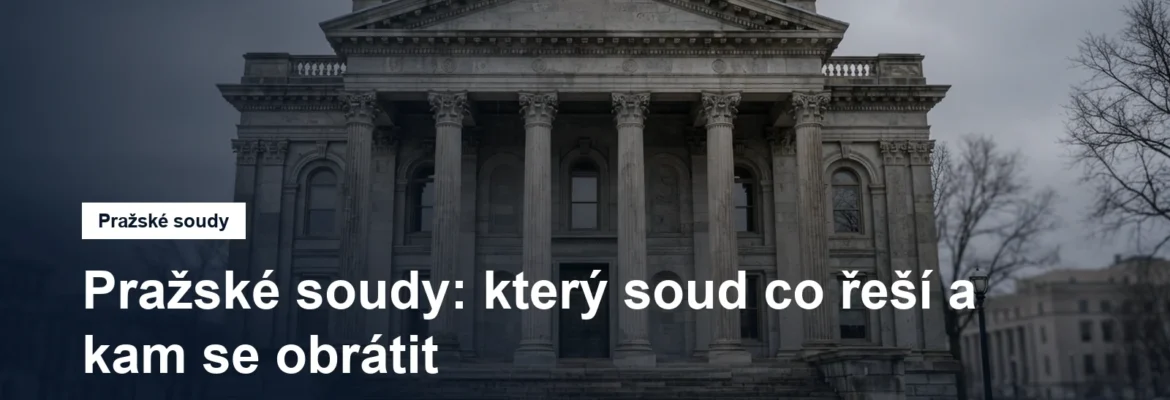 Klasicistní průčelí soudní budovy se sloupy