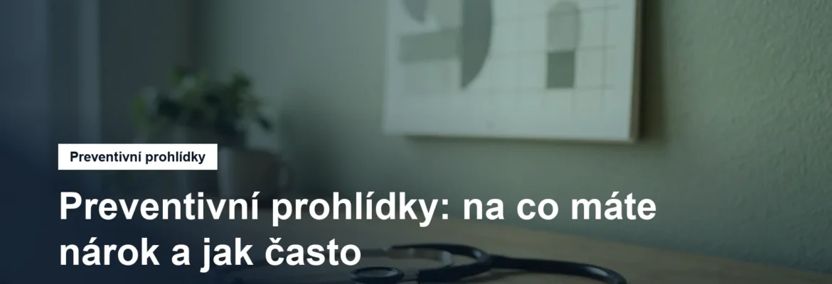 Lékařský stetoskop a kalendář na pracovním stole