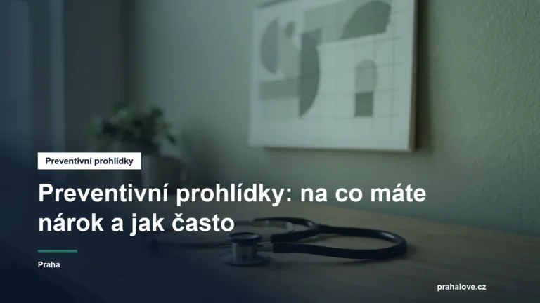 Lékařský stetoskop a kalendář na pracovním stole