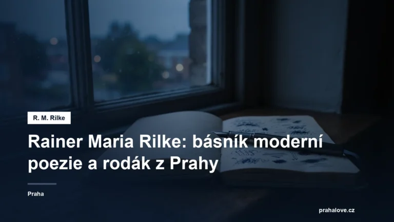 Otevřený zápisník a pero u okna za šera