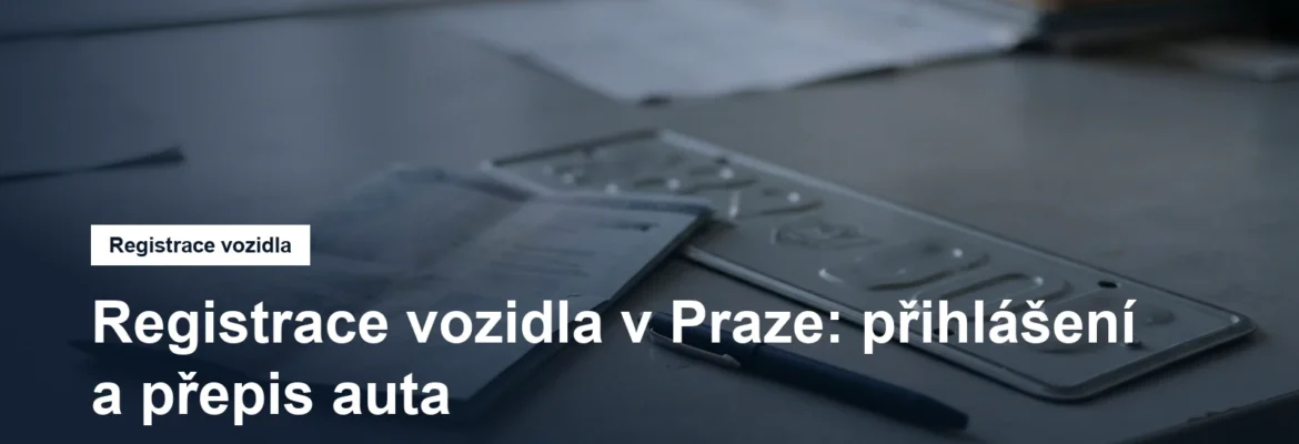 Technický průkaz a registrační značka na úředním stole