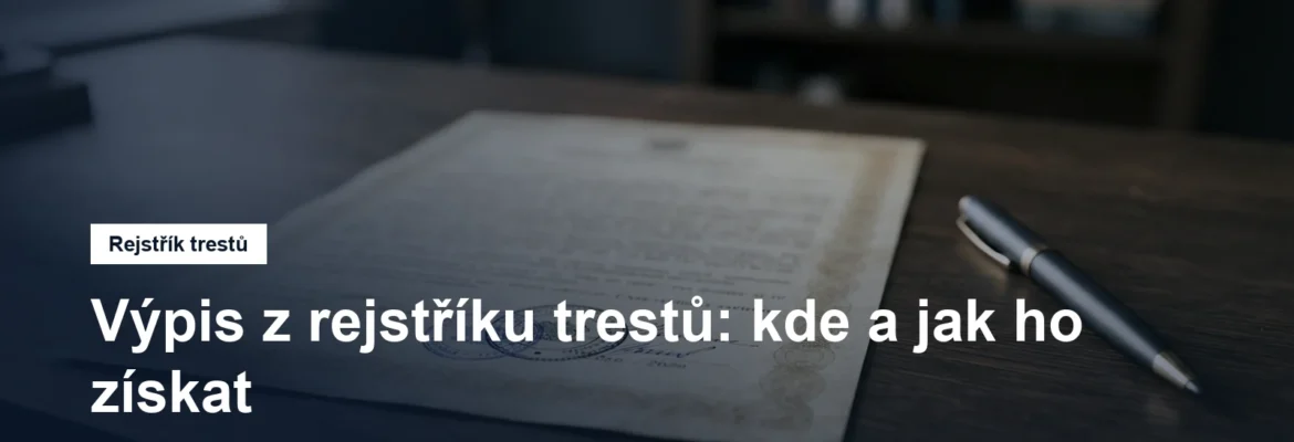 Úřední výpis s razítkem položený na desce stolu