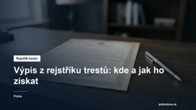 Úřední výpis s razítkem položený na desce stolu