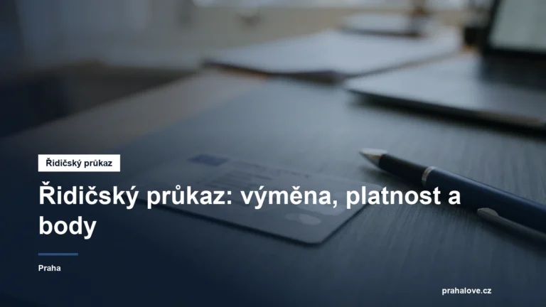 Řidičský průkaz položený na úředním stole