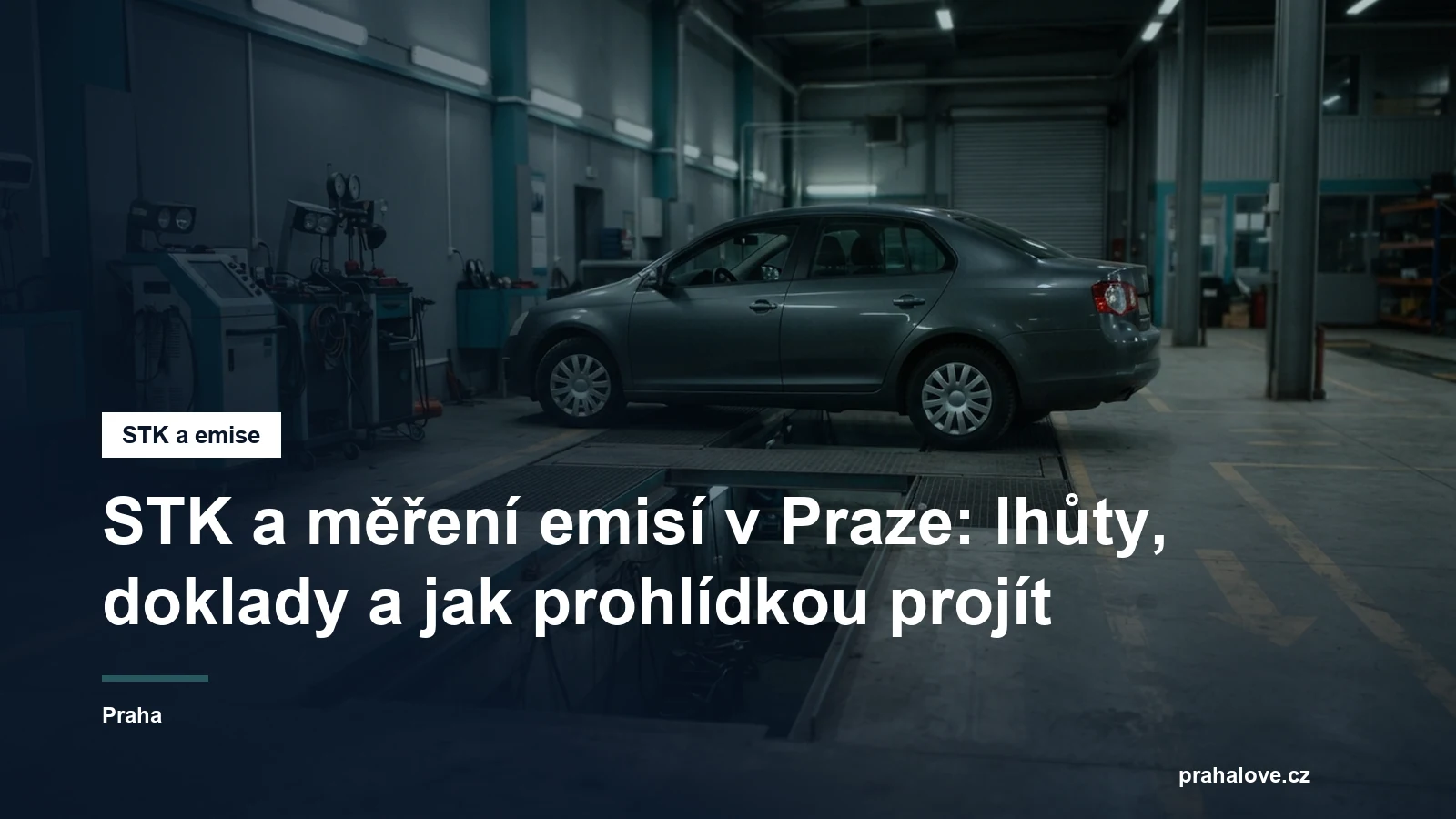 Osobní auto na kontrolní lince stanice technické kontroly