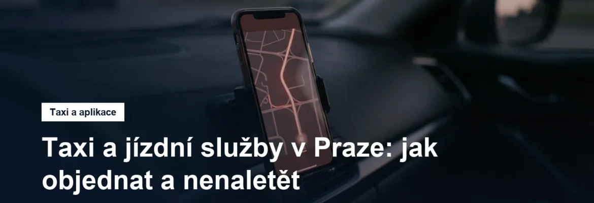Telefon s mapou jízdy na palubní desce auta