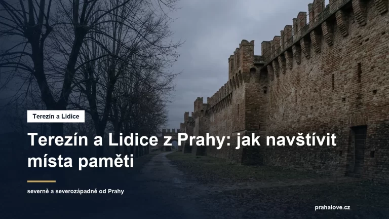 Cihlová pevnostní zeď s alejí a prázdnou cestou