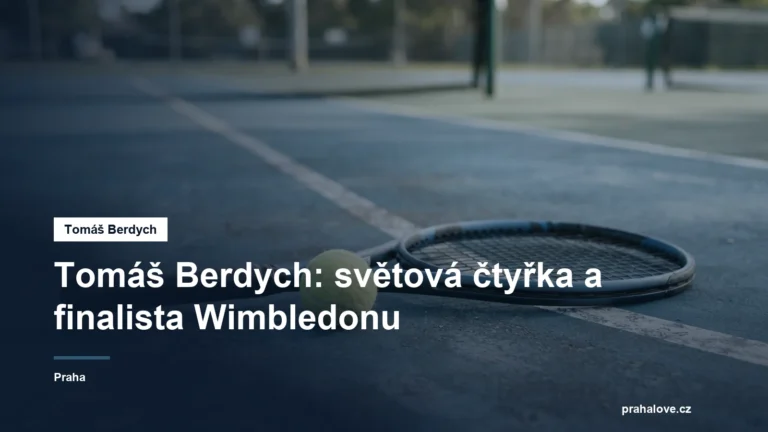 Tenisová raketa a míček na tvrdém kurtu
