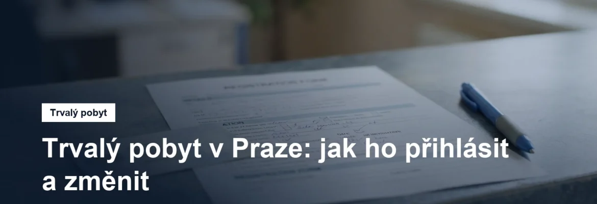 Občanský průkaz a přihlašovací lístek na úředním pultu