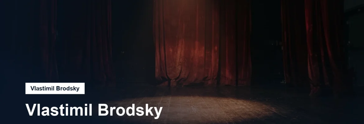 Divadelní jeviště s reflektorem a rudou oponou