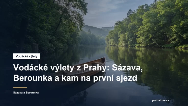Kánoe na klidné řece mezi zalesněnými břehy