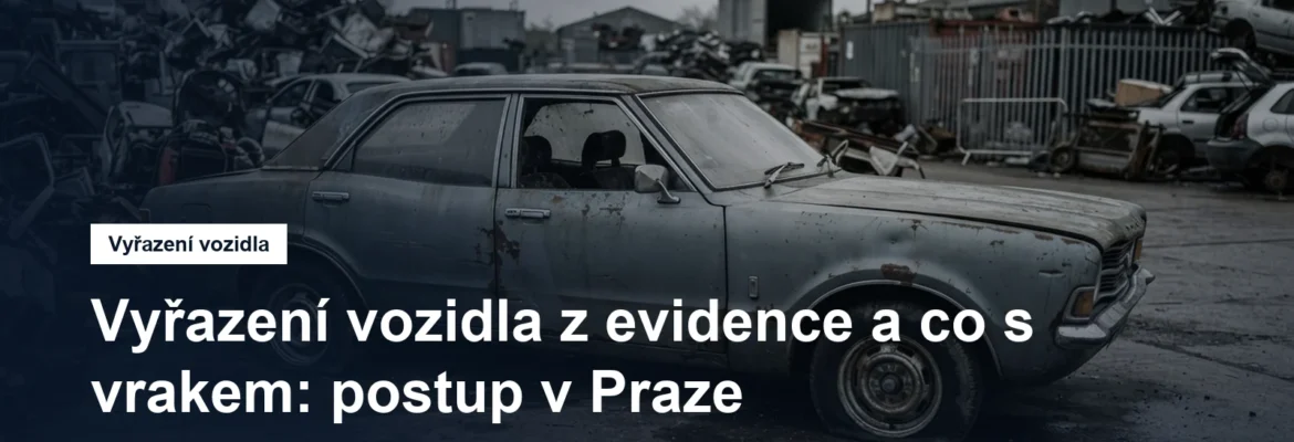 Starší auto určené k ekologické likvidaci na zpevněné ploše