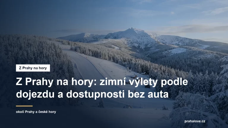 Zasněžená česká horská krajina se sjezdovkou a lesem