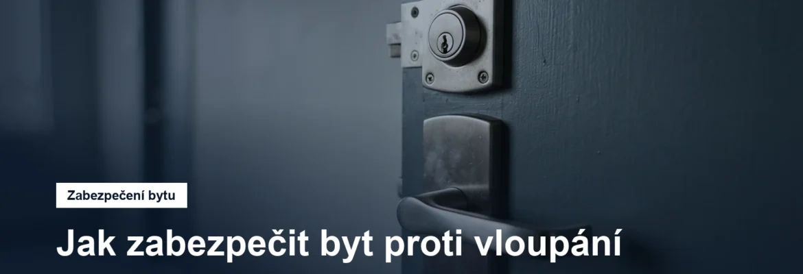 Bezpečnostní zámek a kování na vstupních dveřích