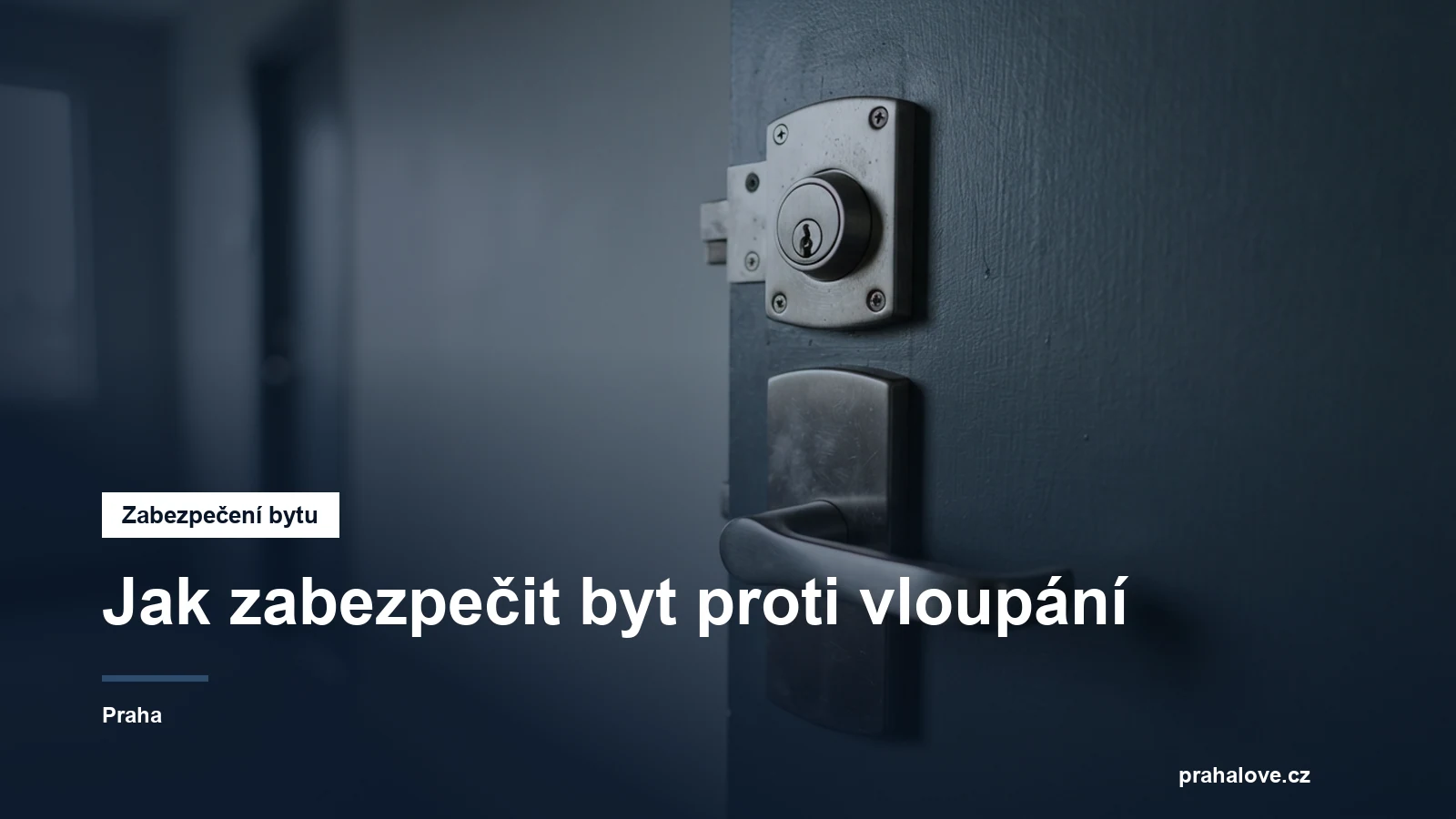 Bezpečnostní zámek a kování na vstupních dveřích
