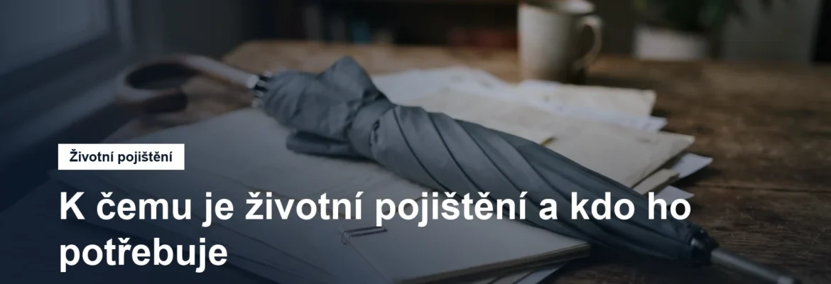Deštník chránící rodinné dokumenty na stole