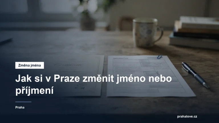 Matriční doklad a žádost na úředním stole