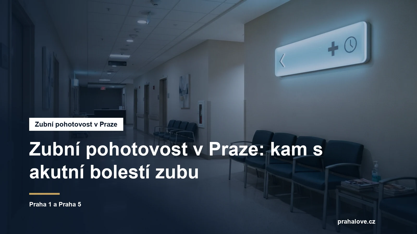 Chodba polikliniky s tabulí a čekárnou