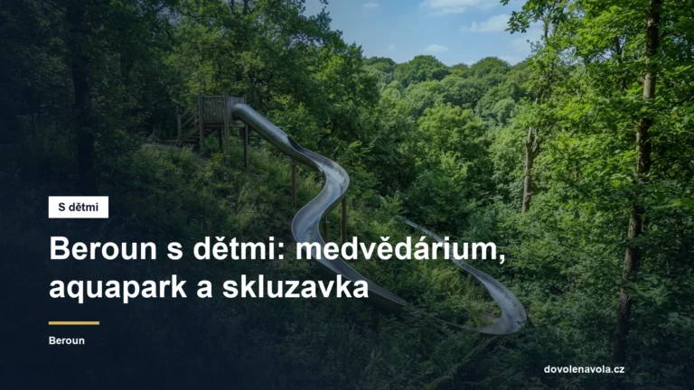 Dětská skluzavka v parku