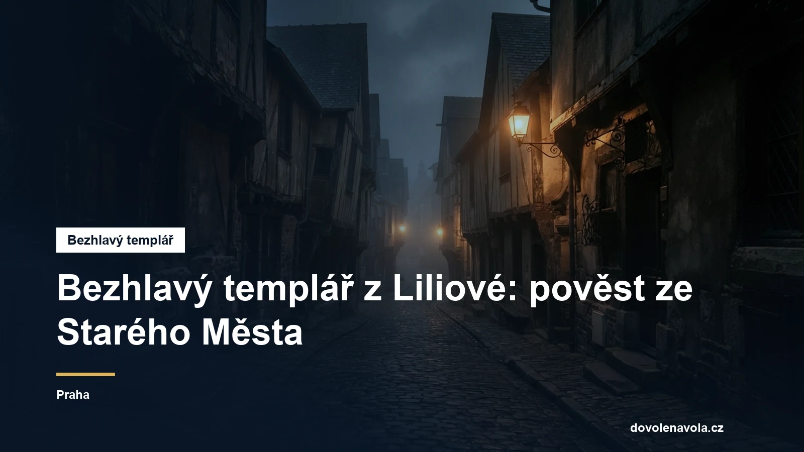 Úzká historická ulička Starého Města v noci
