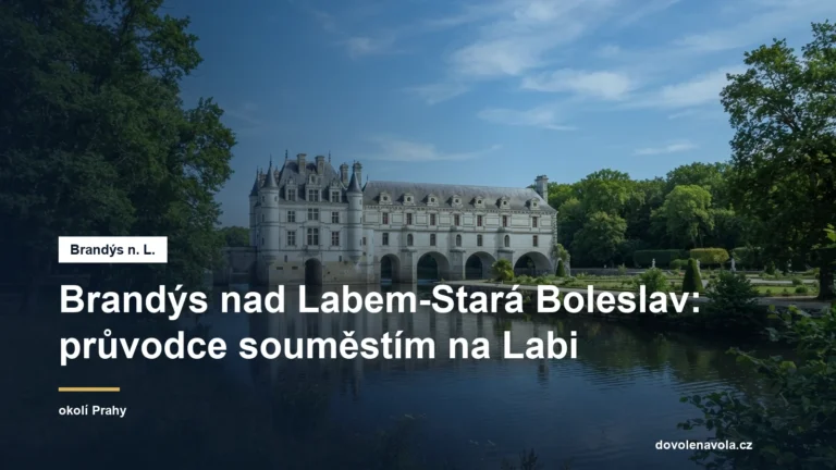 Renesanční zámek u řeky