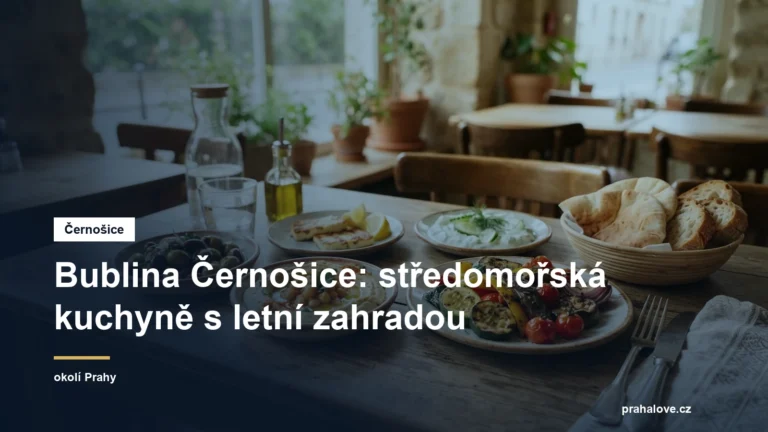Středomořské pokrmy na dřevěném stole