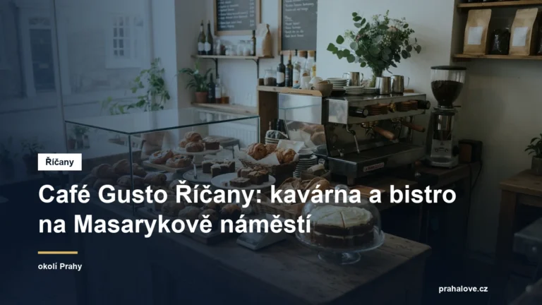 Pult kavárny s čerstvým pečivem a dorty