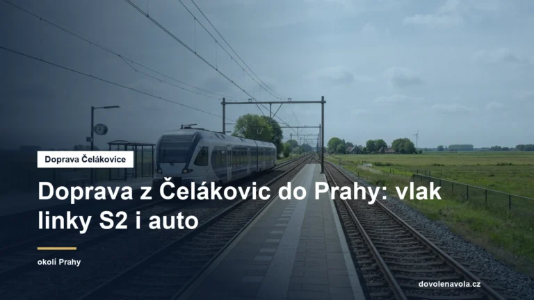 Vlak u nástupiště v Polabí