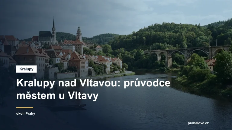 Město u řeky s železničním mostem