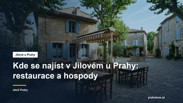 Posezení před restaurací na náměstí