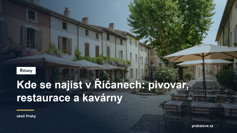 Předzahrádky podniků na náměstí malého města