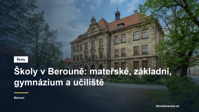 Školní budova ve městě