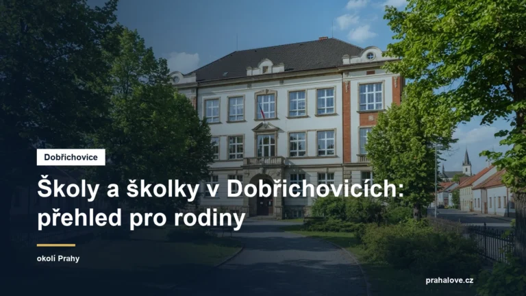 Budova školy se stromořadím na dvoře