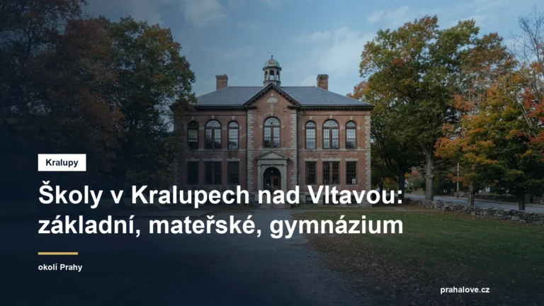 Budova školy se školním dvorem