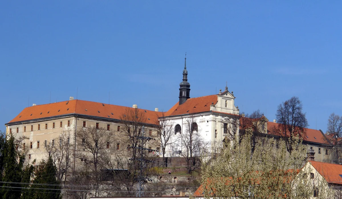 Klášter s kostelem sv. Víta v Tuchoměřicích