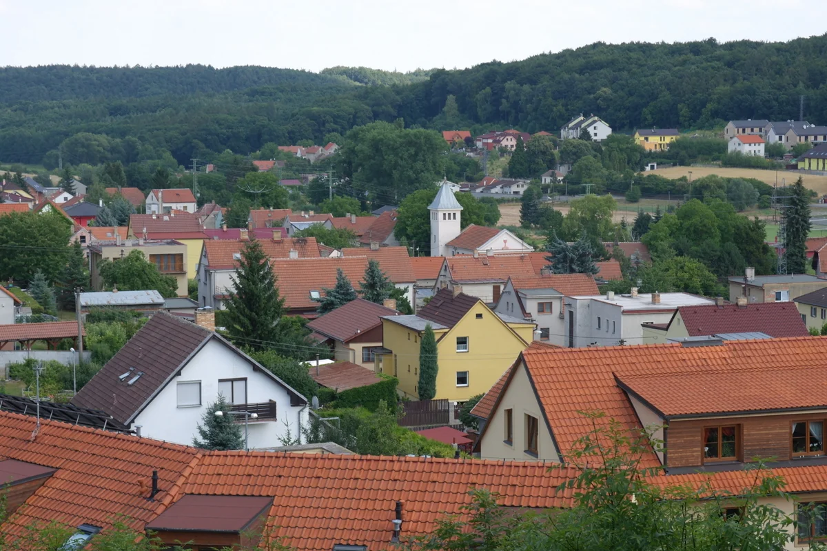 Pohled na Tuchoměřice