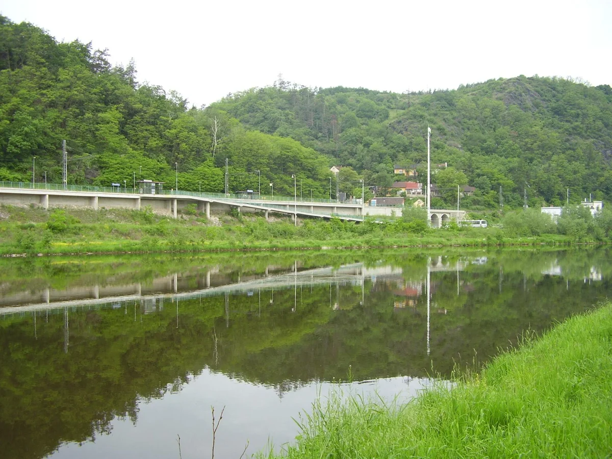 Vltava u Úholiček