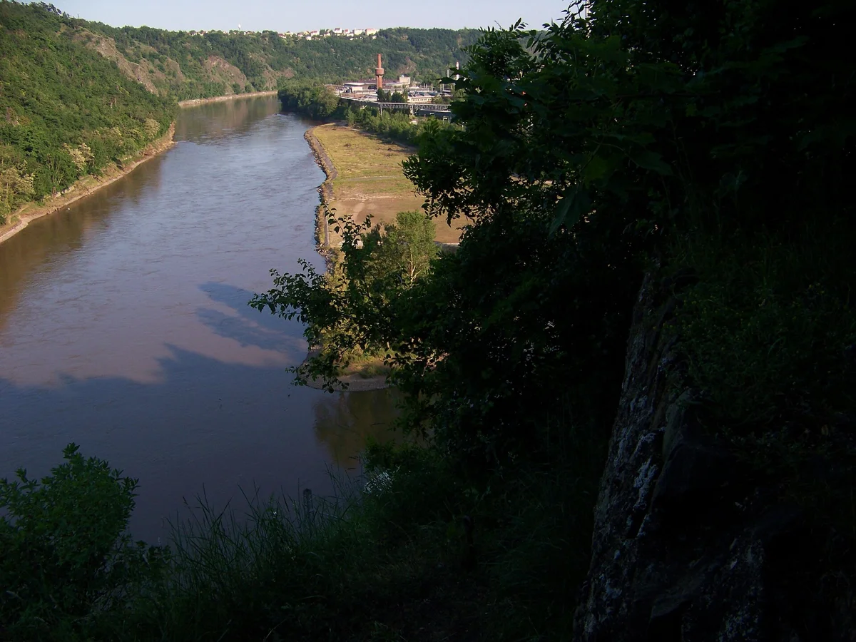 Vltava u Libčic a Větrušic