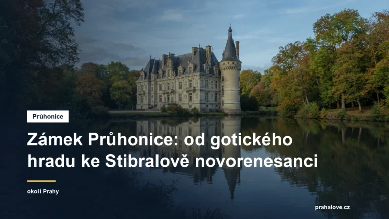 Novorenesanční zámek odrážející se v rybníku