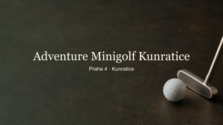 Tematické zátiší golfového míčku a pomůcek s titulkem Adventure Minigolf Kunratice, Praha 4 · Kunratice