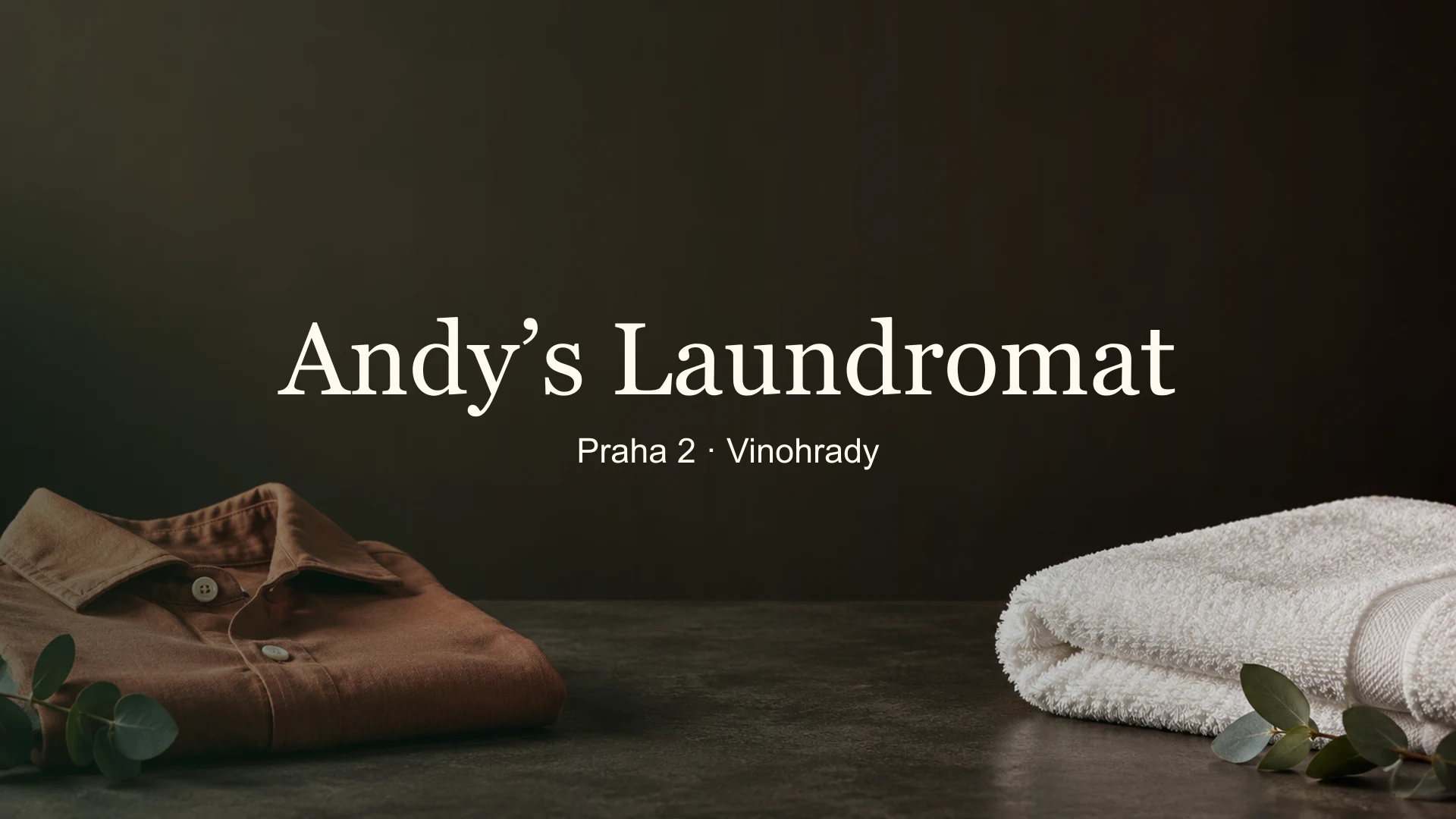 Tematické zátiší textilií s titulkem Andy’s Laundromat, Praha 2 · Vinohrady