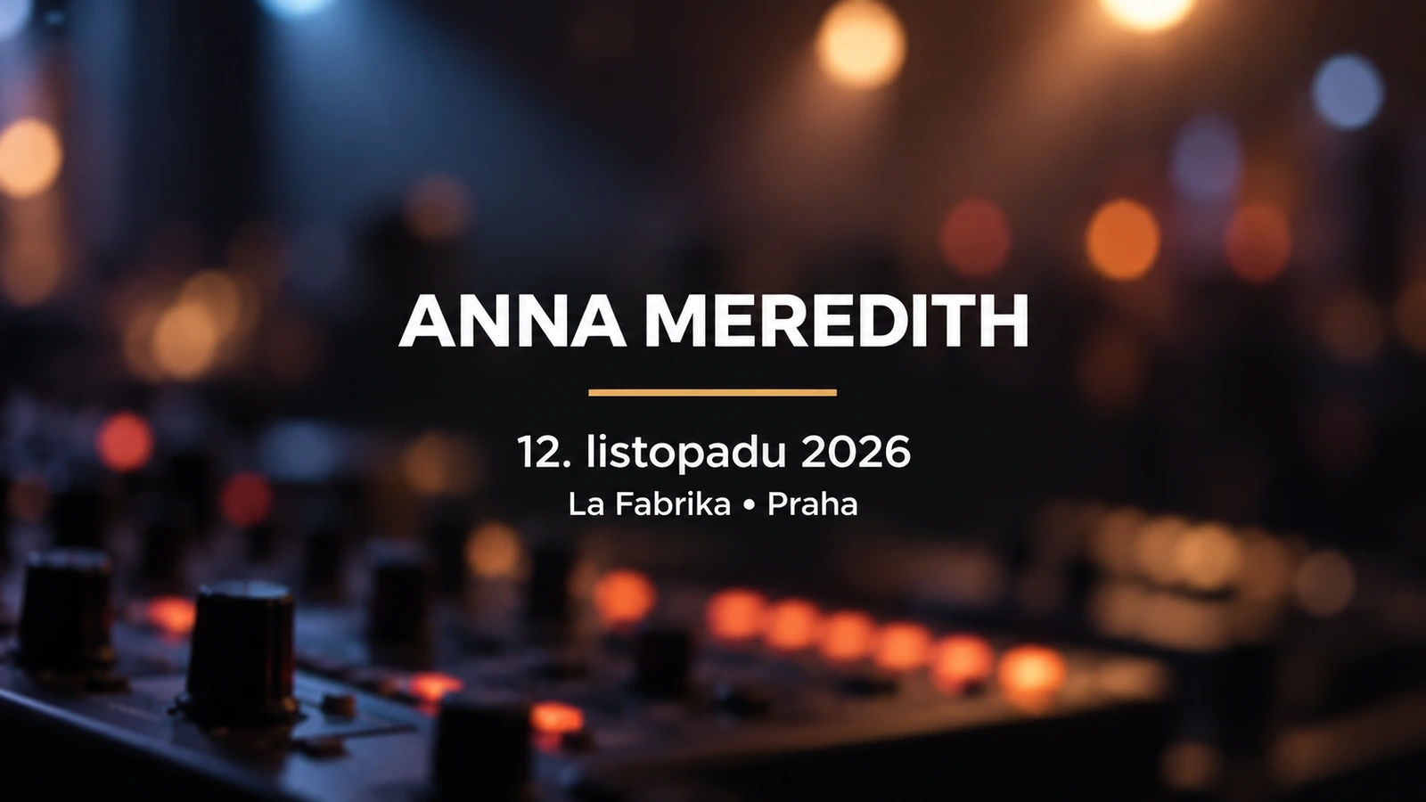 Anna Meredith: 12. listopadu 2026 v La Fabrice v Praze, bílý název na rozostřeném hudebním pozadí